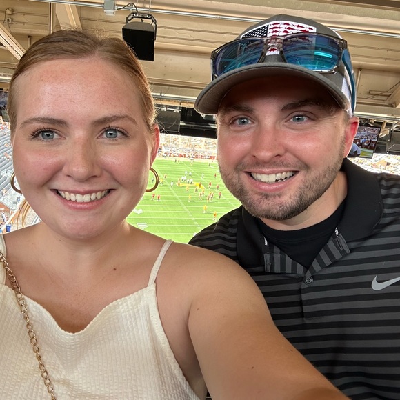 Meet your Posher, Holly - Picture 2 of 3